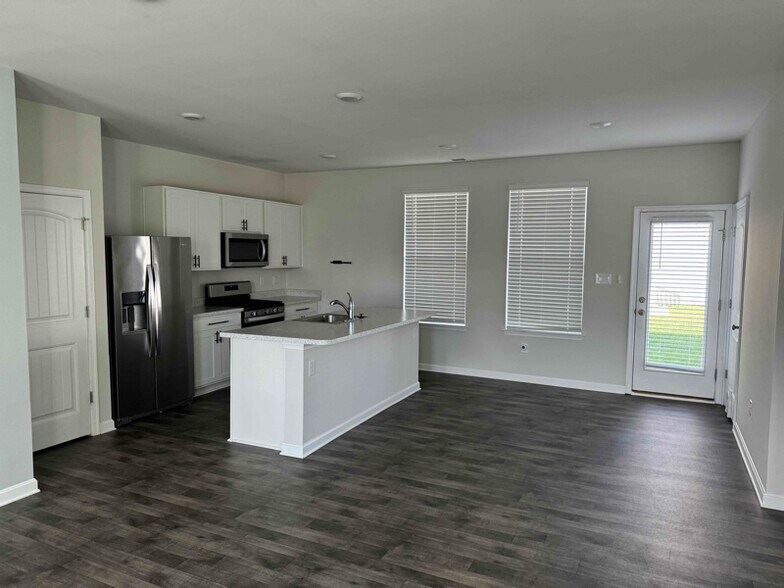 Building Photo - 81 Pepperwood Dr