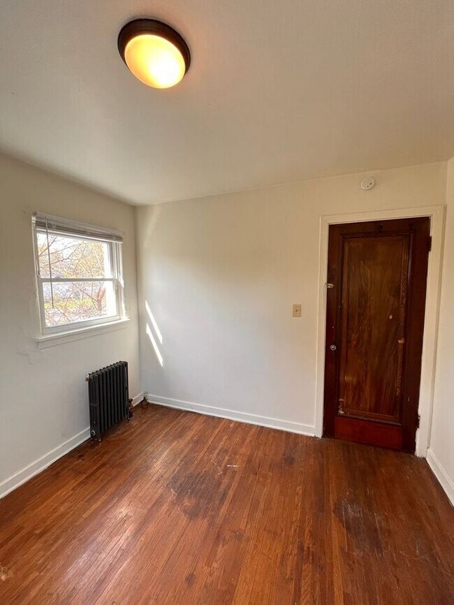 Building Photo - Cozy 1-Bedroom Apartment - Prime Location ...