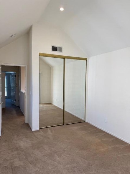 Building Photo - 511 N San Mateo Dr