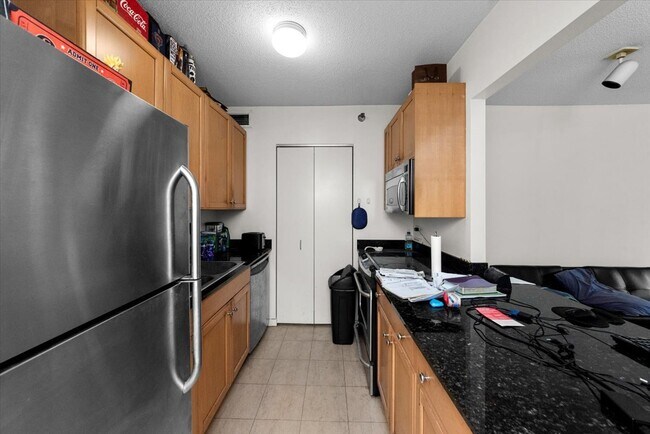 Building Photo - 400 N La Salle Dr