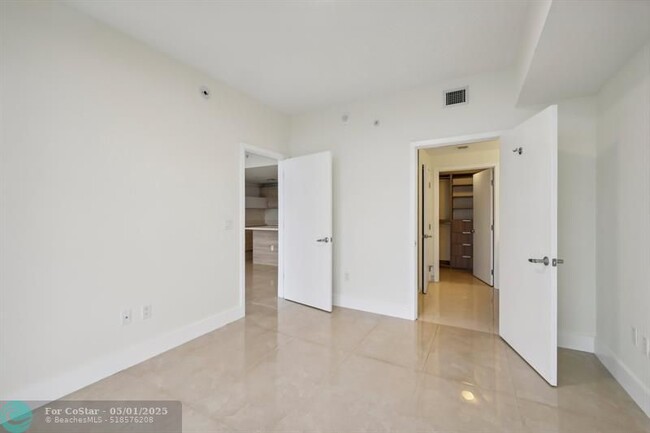 Building Photo - 16385 Biscayne Blvd