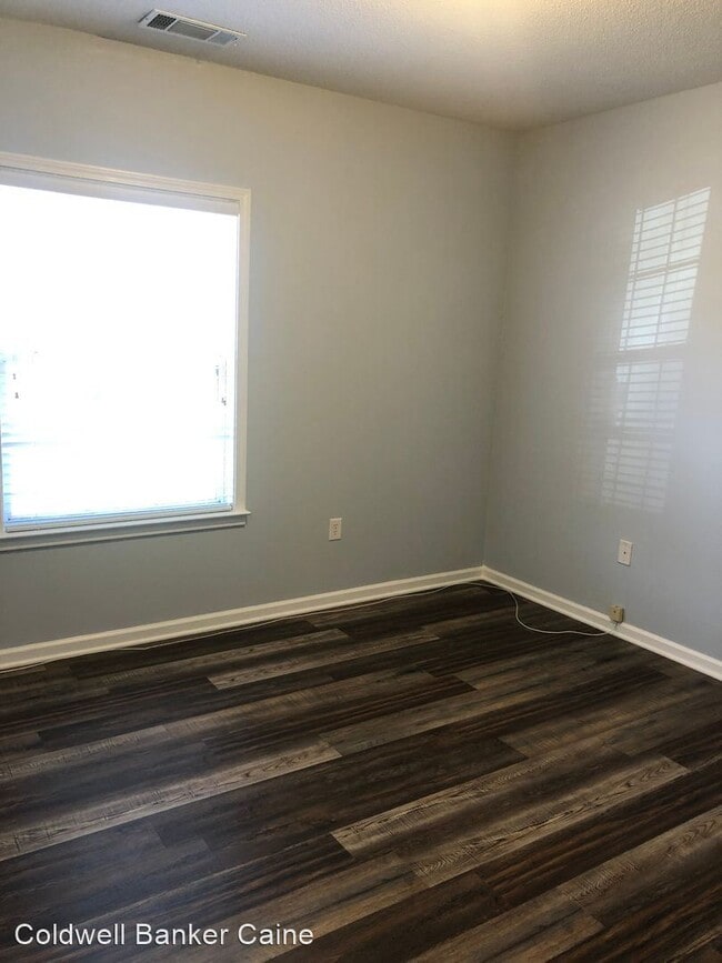 Building Photo - 2 br, 2 bath House - 601 McKenna Commons