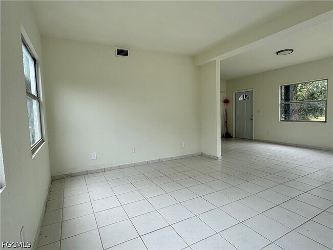 Building Photo - 2150 Panama Ave