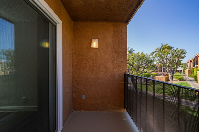 Building Photo - 1440 Oak Dr