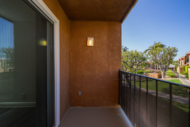 Building Photo - 1440 Oak Dr