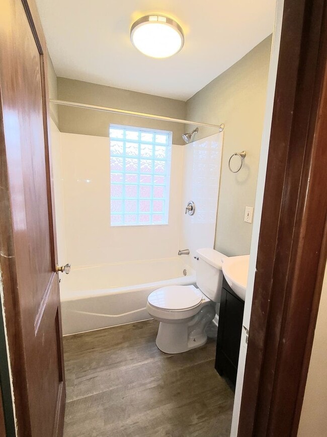 Building Photo - 34 W Tulane Rd