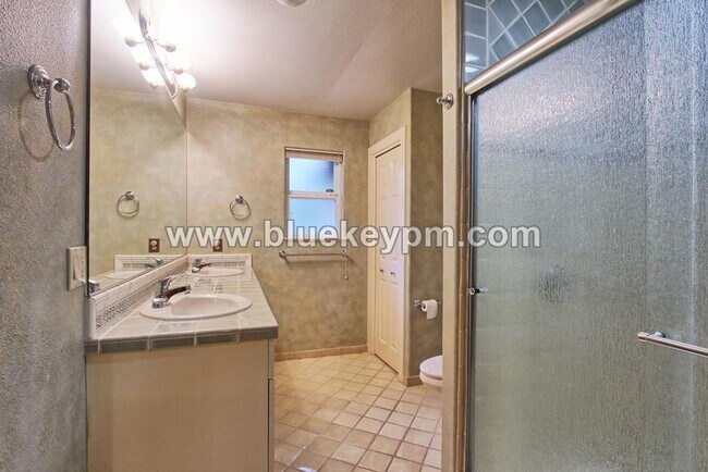 Building Photo - 3 Bed, 2 Bath, 1 Acre Home in Ridgefield, WA
