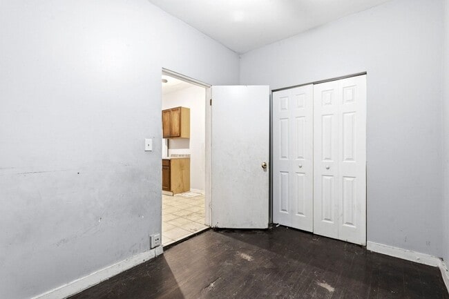 Building Photo - 6913 S Throop St