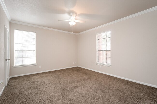 Building Photo - 2255 Braeswood Park Dr
