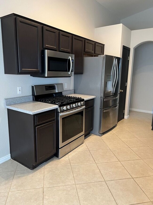 Building Photo - HOUSE FOR RENT