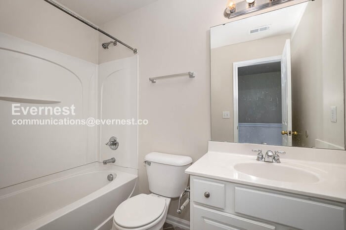 Building Photo - 322 Linden Park Ln