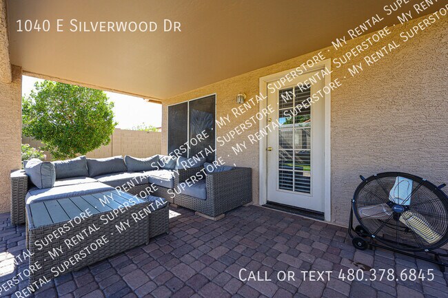 Building Photo - 1040 E Silverwood Dr