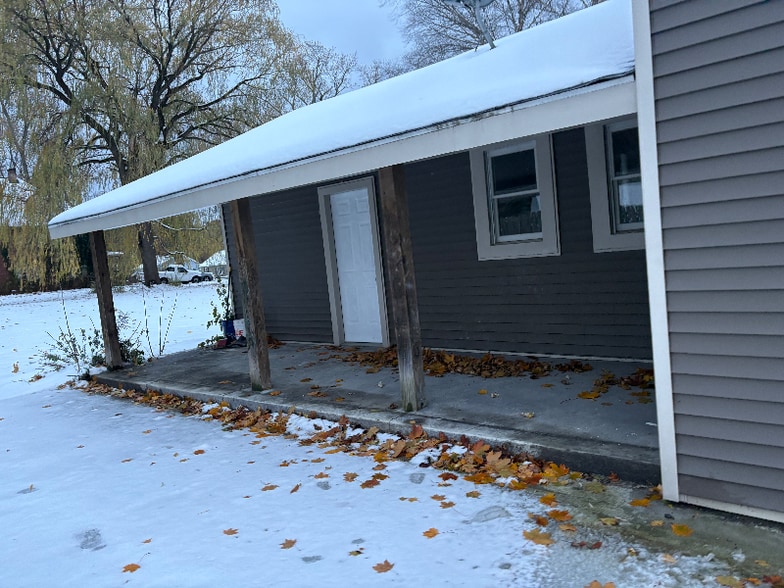 Building Photo - 2335 Maple Ave