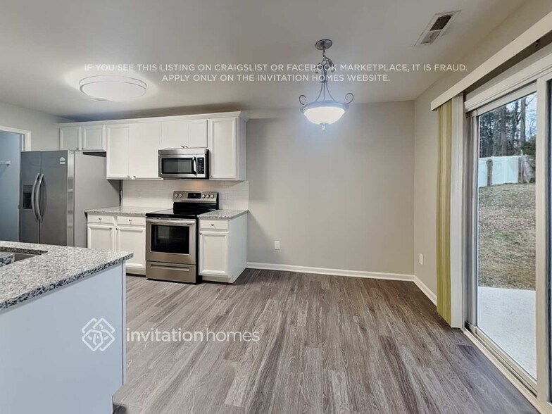 Building Photo - 1215 Pinehaven Ct