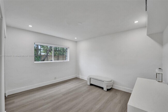 Building Photo - 2101 N 15th Ave