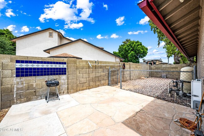 Building Photo - 610 N Rosemont Cir