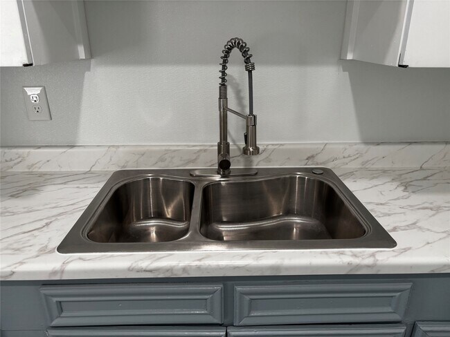 Building Photo - 4125 Avenue M