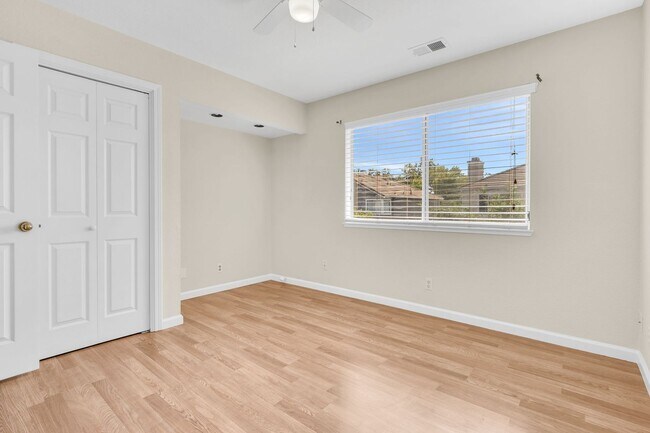 Building Photo - 880 Woodsong Ln