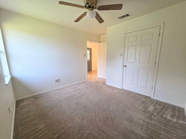 Building Photo - 3-Bed, 2-Bath Home for Rent in Kempner, TX