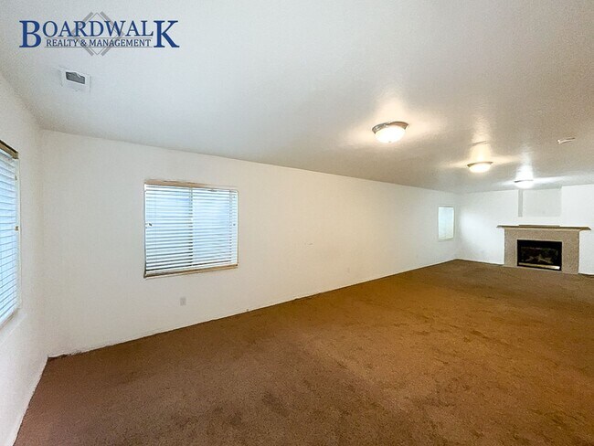 Building Photo - Beautiful Home with Mountain Views & Prime Location in Sandy