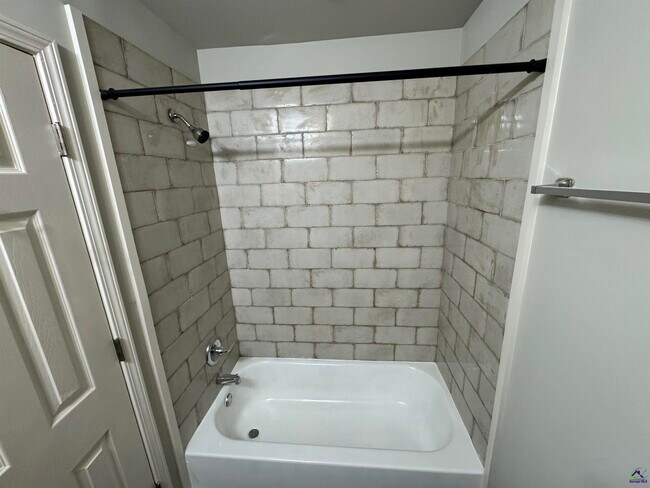 Building Photo - 116 Tabor Dr