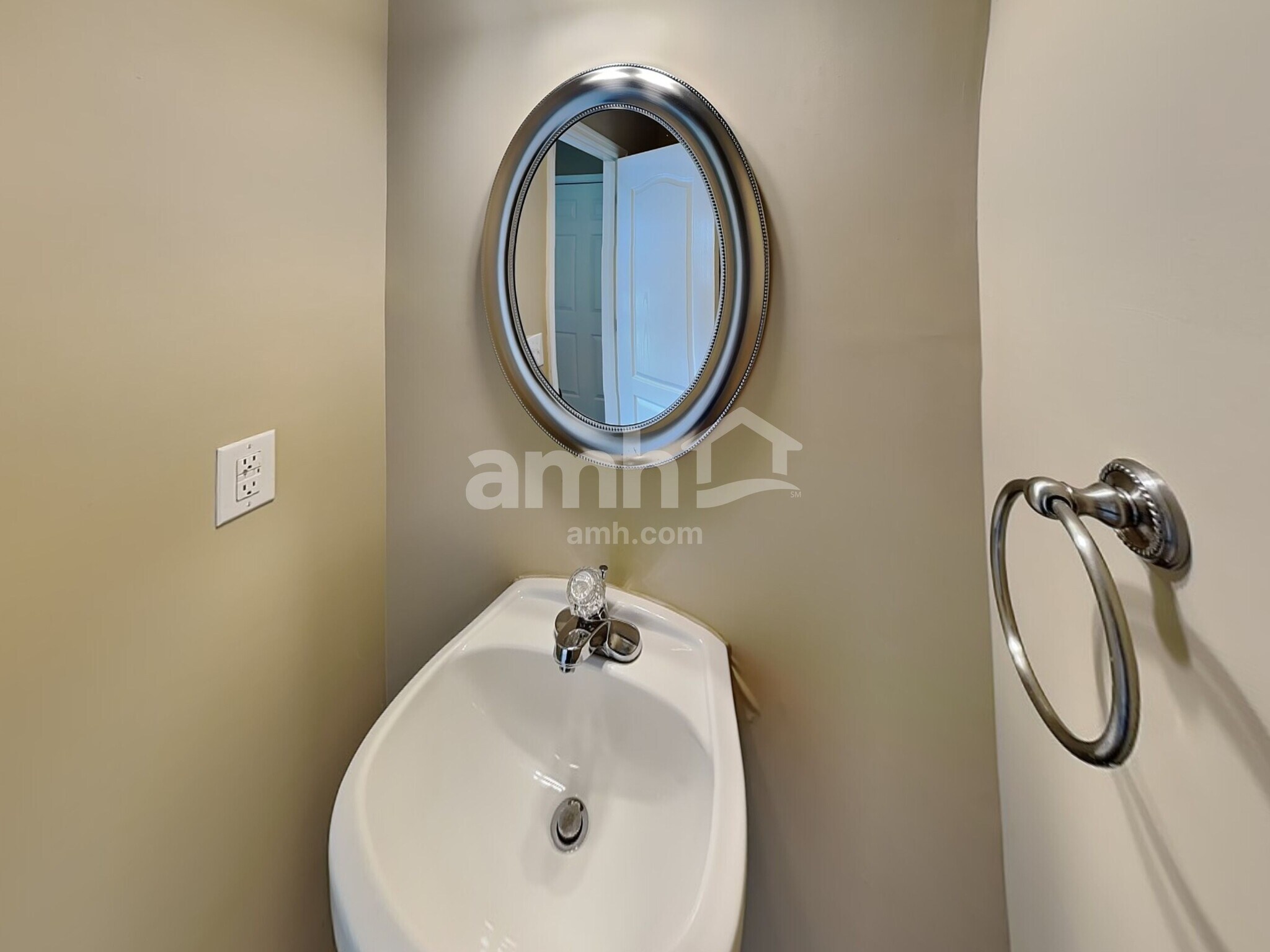 Building Photo - 1824 Baslia Ln