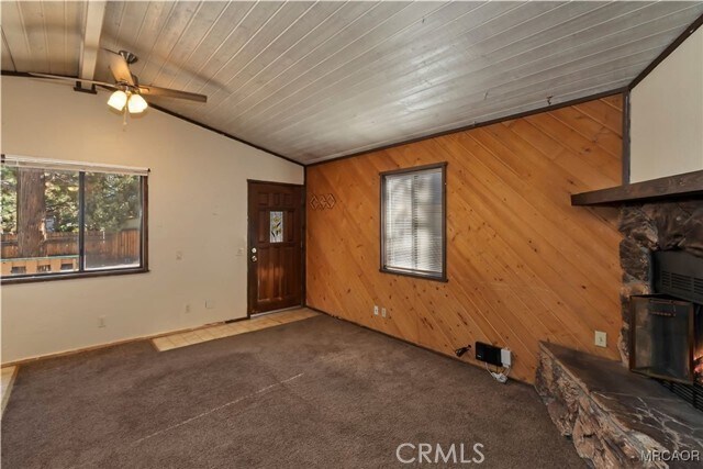 Building Photo - 949 Pine Ln