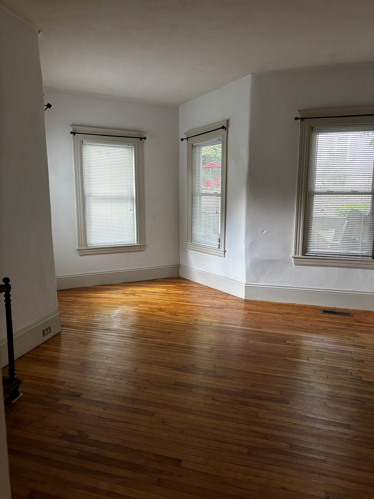 Front Room - 46 Channing St