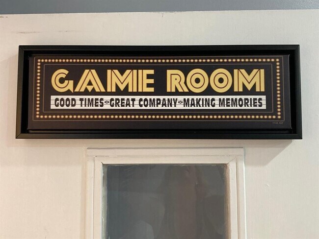 Building Photo - 2112 S Cypress Bend Dr