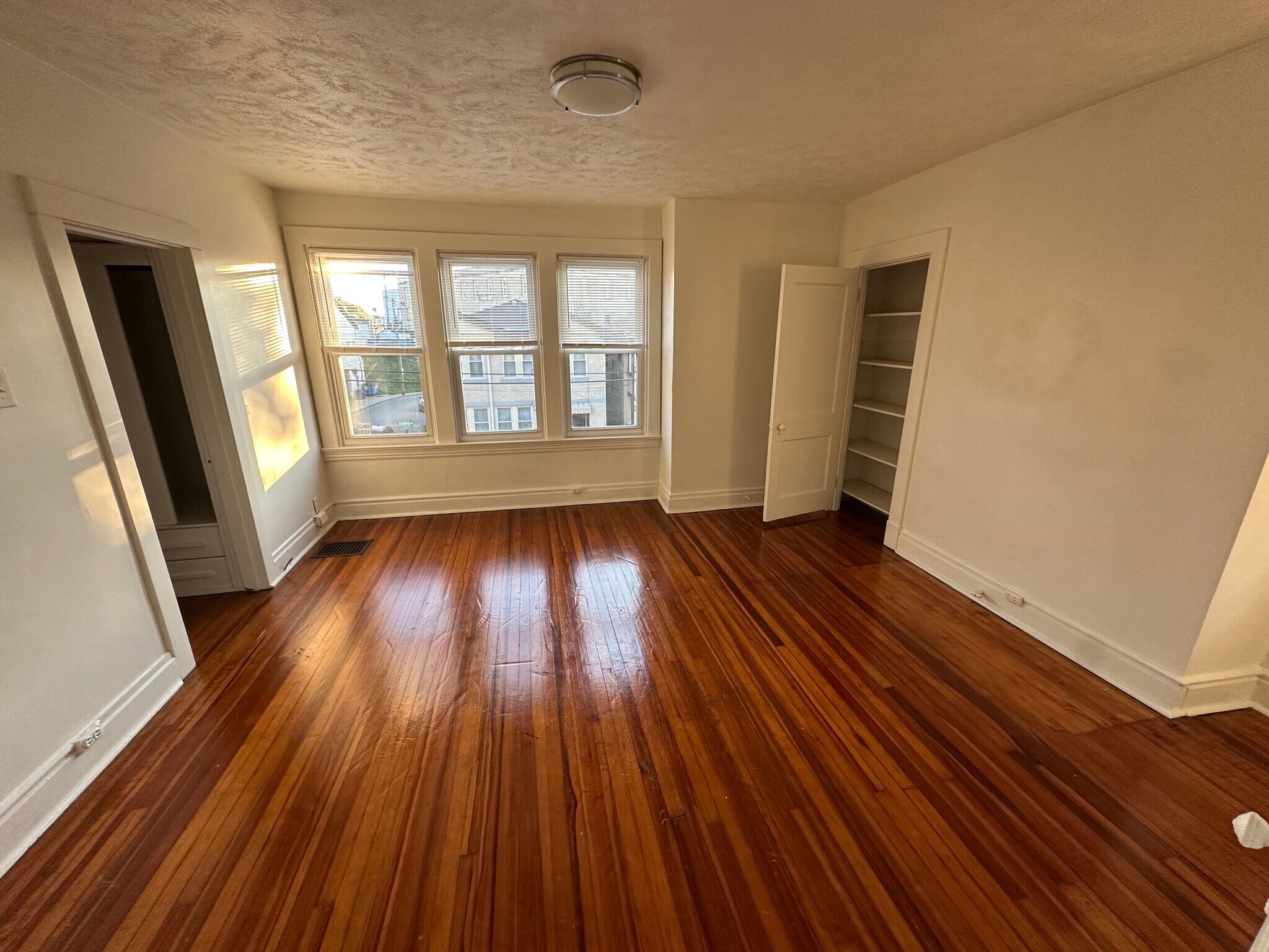 Main bedroom - 1359 Illinois Ave