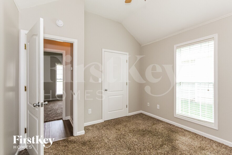 Building Photo - 2018 Village Ln