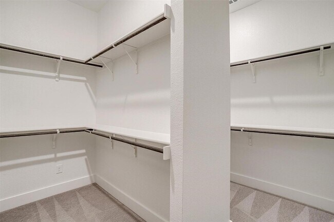 Building Photo - Stylish, Upgraded 3-bedroom, 2.5 bathroom ...