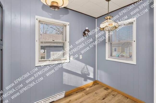 Building Photo - 3620 E 7th St