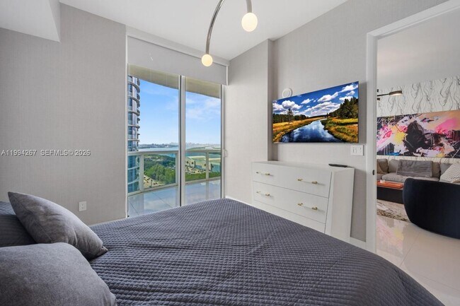 Building Photo - 15811 Collins Ave