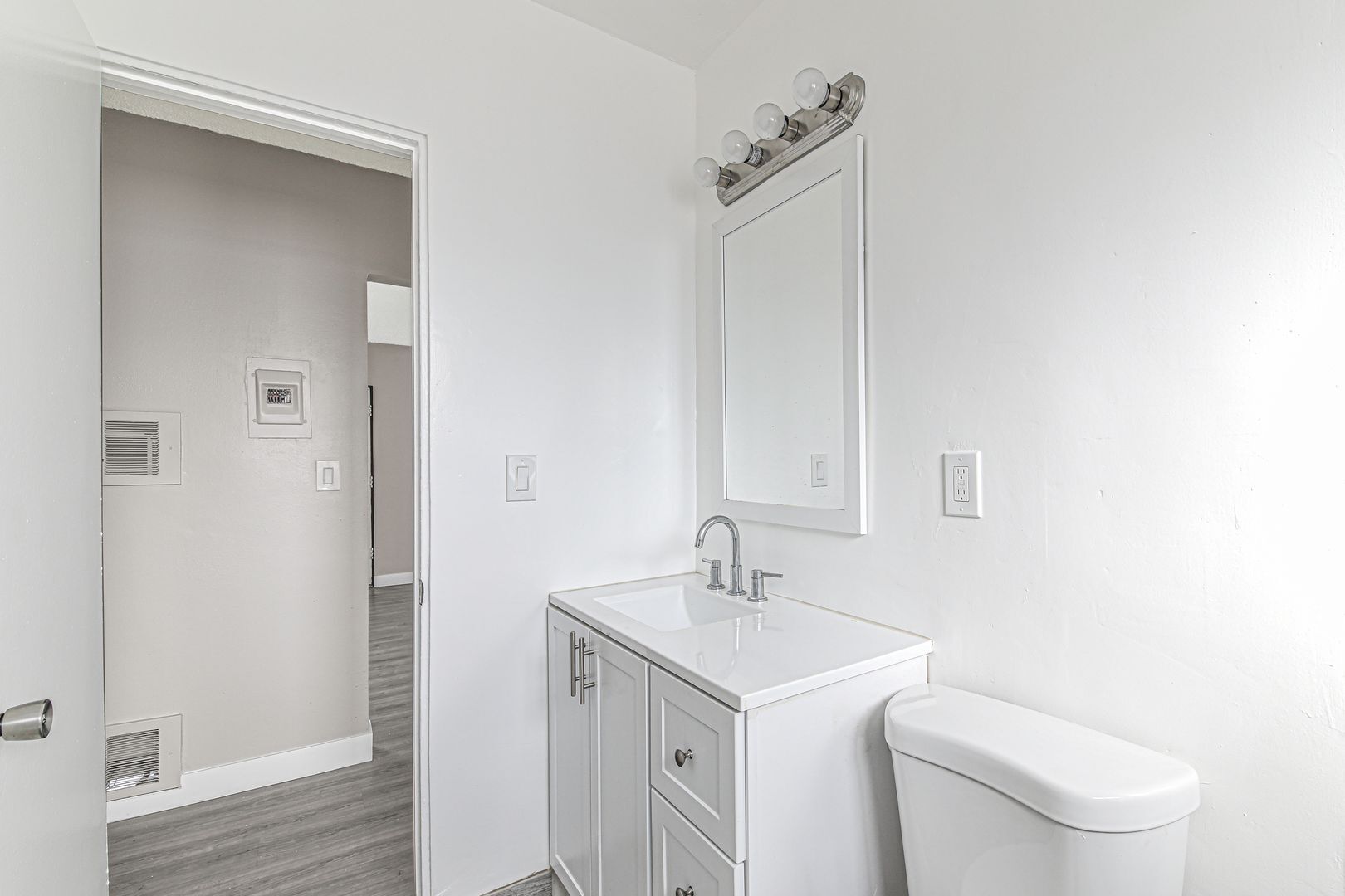 Building Photo - 147 S Magnolia Ave