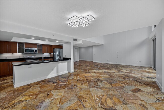 Building Photo - 900 SE 2nd St