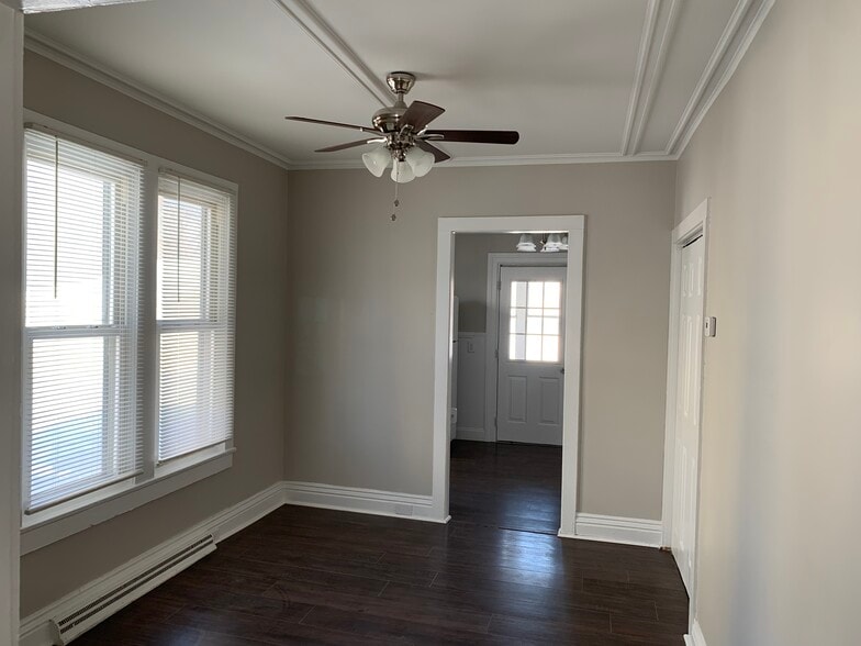 Building Photo - 436 Cross St