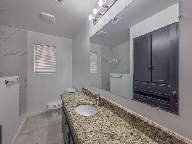 Building Photo - Charming 3-Bed, 2.5-Bath Home in Bethany w...