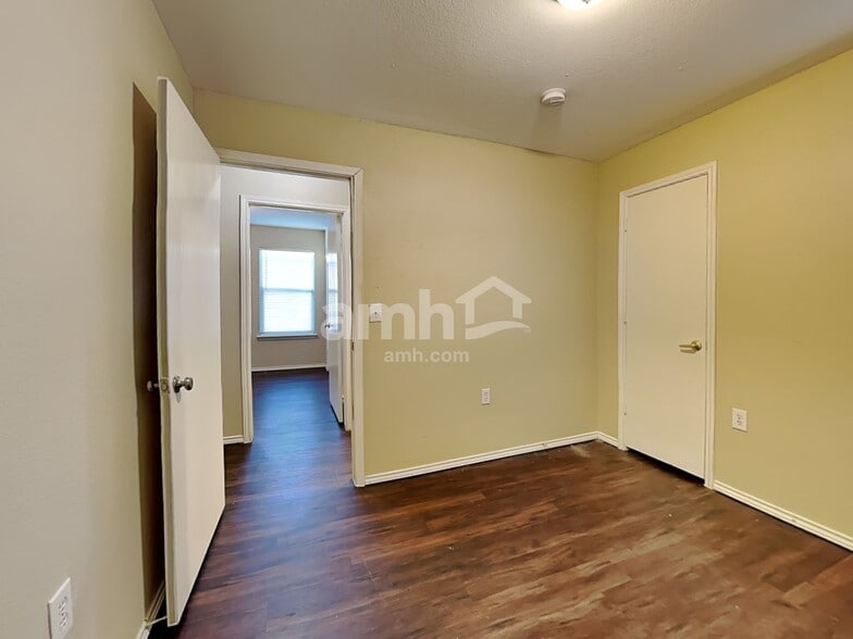 Building Photo - 6733 Doyal Dr