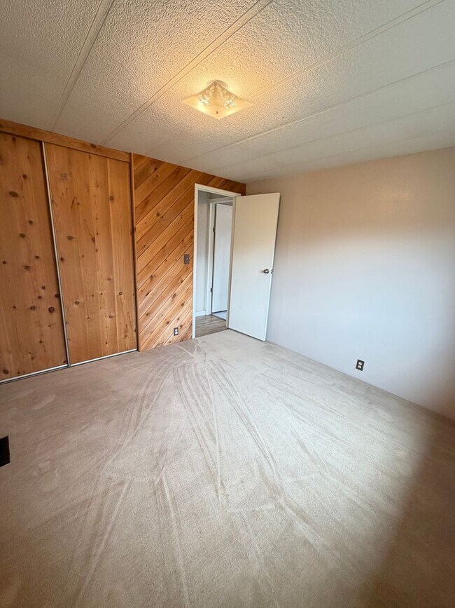 Building Photo - 13324 Rd 5 SE