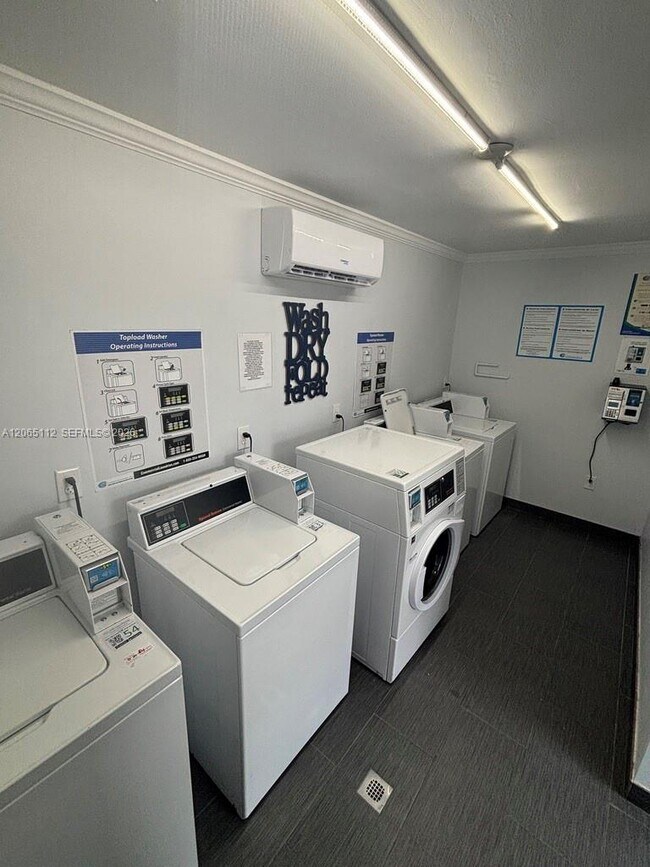Building Photo - 7740 SW 54th Ct