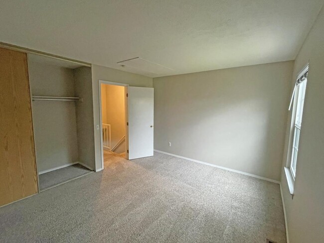 Building Photo - 3426 Queen Anne Way