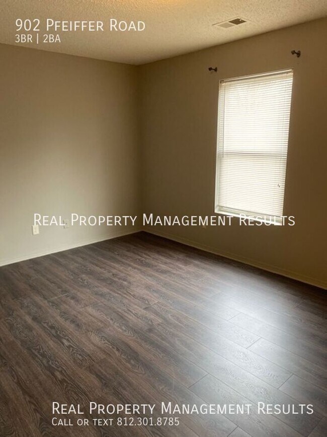 Building Photo - 902 Pfeiffer Rd