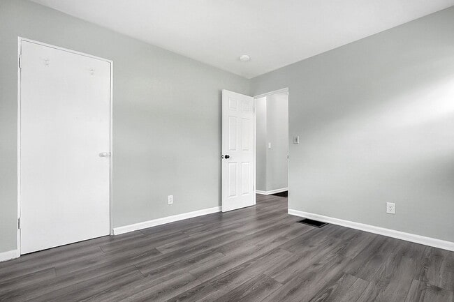 Building Photo - Newly Updated 3 Bedroom Home with Garage &...