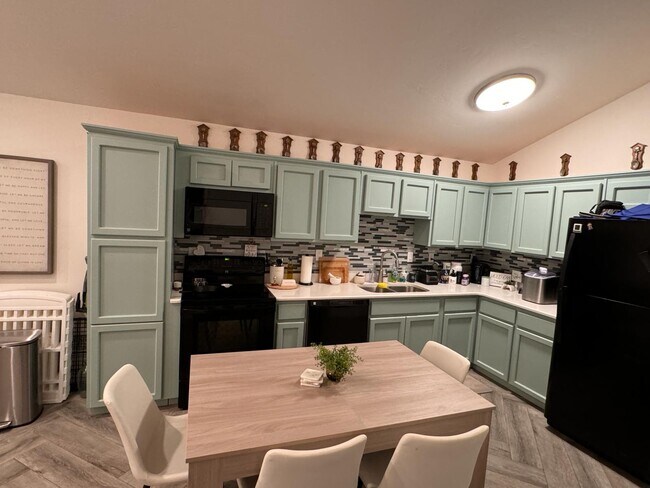 Building Photo - 732 Gold Beach Dr