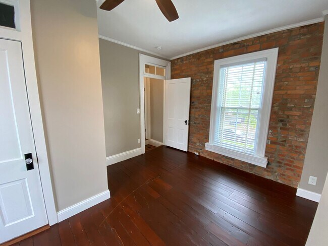 Building Photo - 42 E 3rd Ave