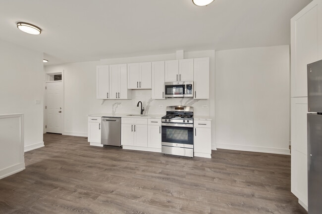 Building Photo - 3058 W Cortland St