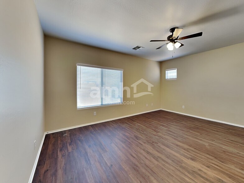 Building Photo - 5202 W Sunland Ave