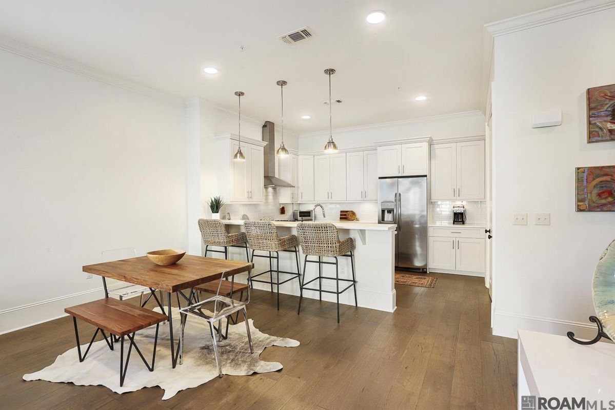 Building Photo - 8211 Village Plaza Ct