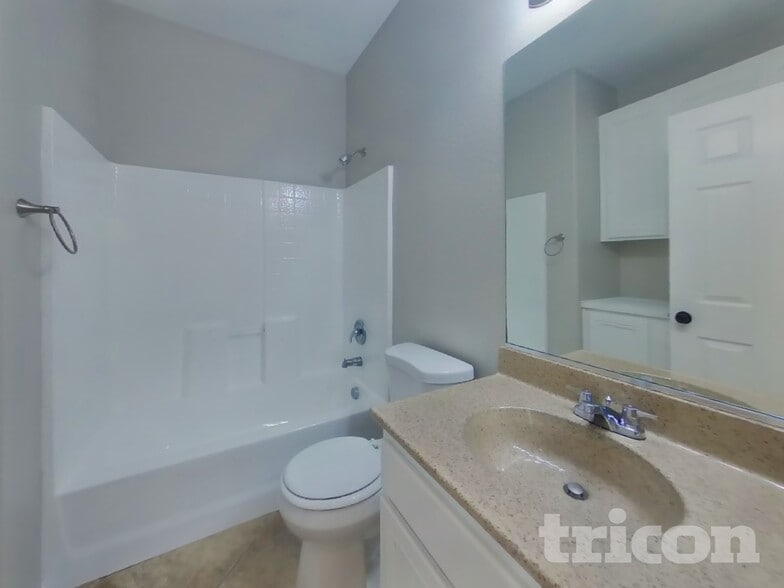 Building Photo - 29810 Cottonwood Cove